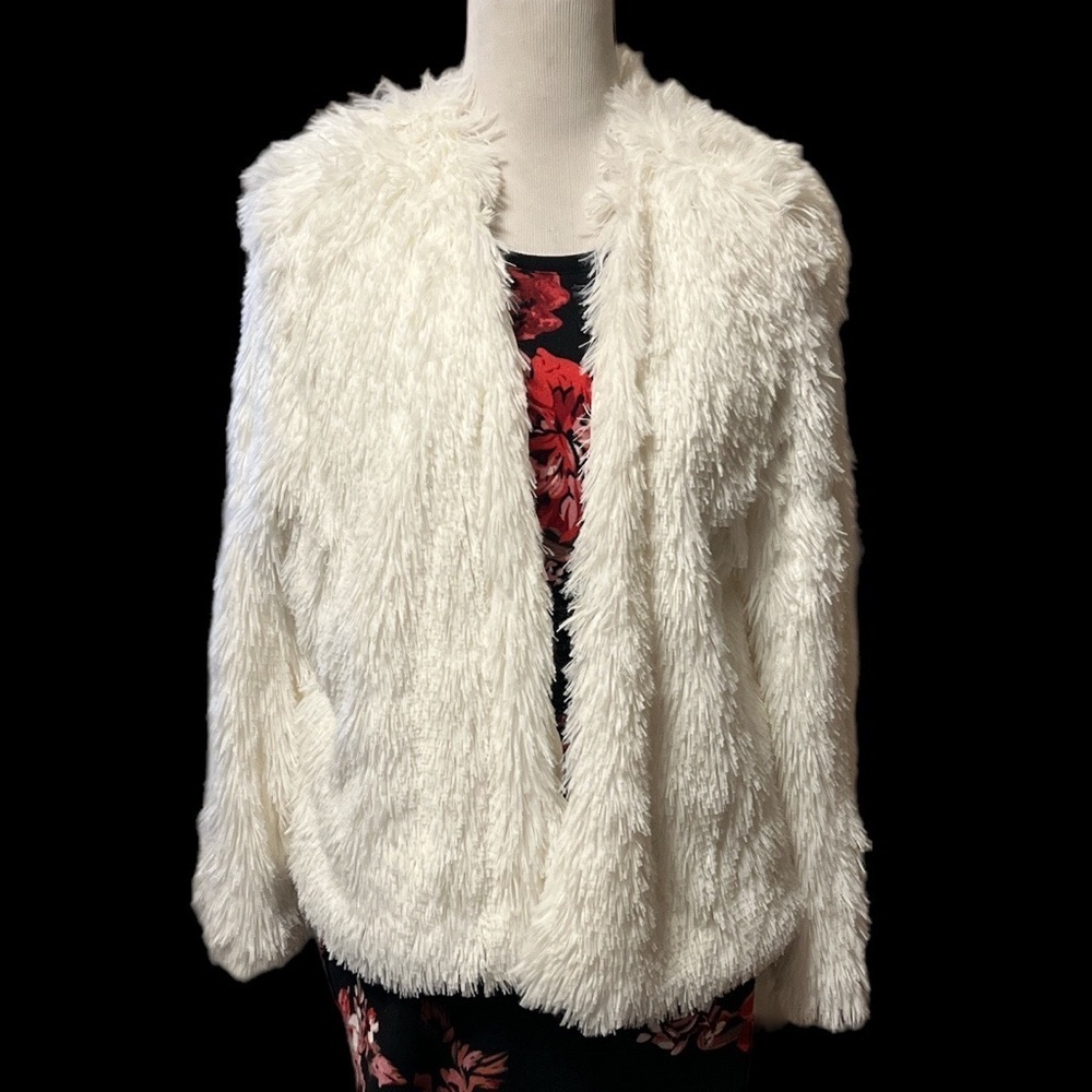 Eyeshadow white, incredibly soft, furry jacket, lined, new, medium